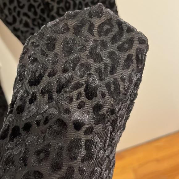 Light sheer and velvet leopard print legging - Picture 5 of 5